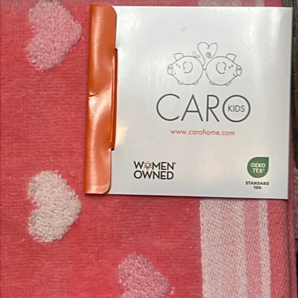 Caro ‘Hearts’ Bath & Hand Towel Set (2). NWT. Firm!